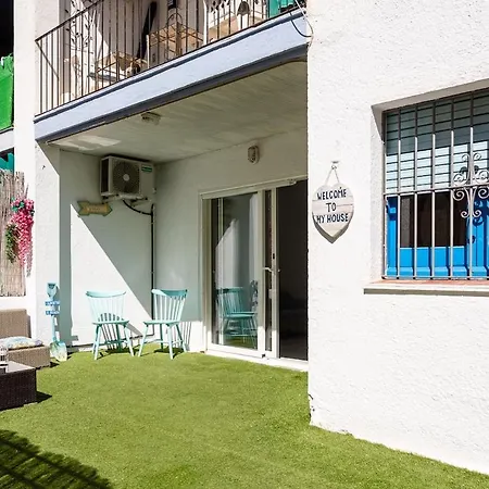Blue 4 Bedrooms Terrace